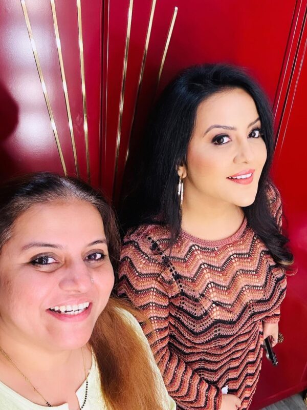 Amruta Fadnavis, Wife of Maharashtra's deputy chielf minister, Banker, Singer